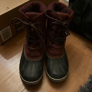 Maroon women size 8 Sorel boots
